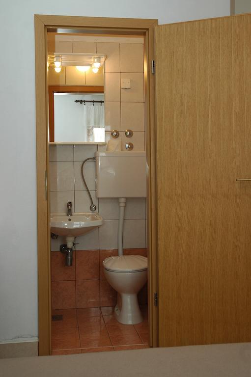 Apartments Jurina 2 克尔克 客房 照片